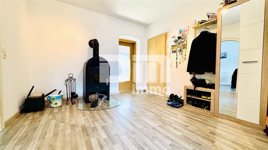 Ein bis Zweifamilienhaus mit 2 Terrassen, Garage und angelegtem Gartenbereich - EG Hochparterre Flur / Diele / Kamin